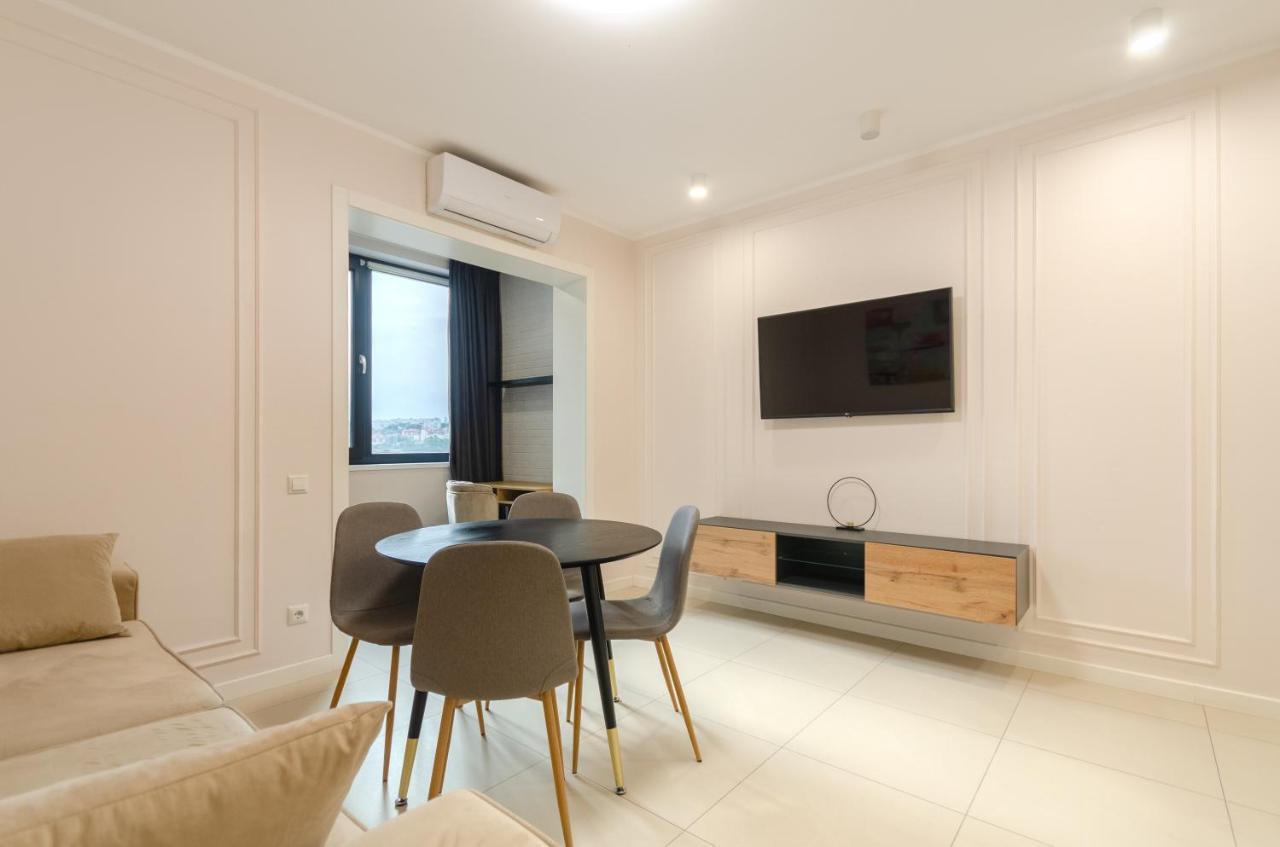 Petrovdom 13-141 In Rc New York Concept House With Bathroom Kyiv Exterior photo